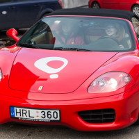 Bandomieji važiavimai Ferrari su mokiniais, kurie išsilaikė praktikos egzaminą Regitroje iš pirmo karto